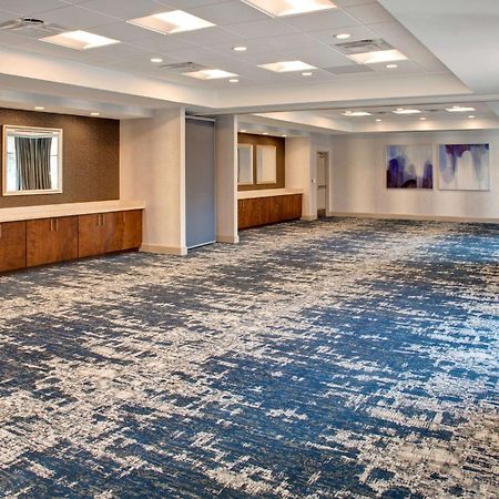 Hilton Garden Inn Kansas City/Kansas Exterior photo